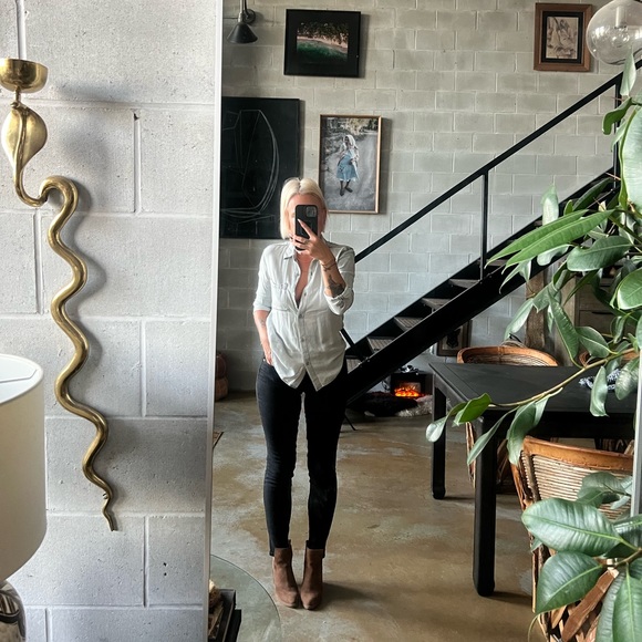 Talula super soft lightweight button up - Picture 2 of 6